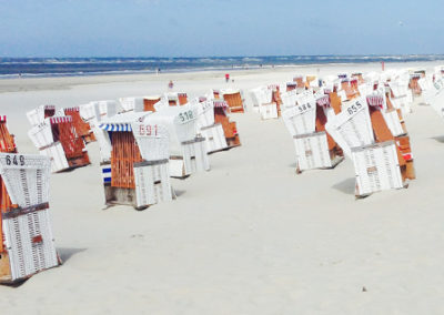 Ferien am Strand von Baltrum in einem der vielen Strandkörbe