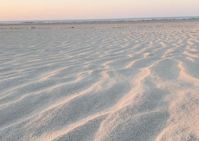 Welliges Sandmuster bei toller Sonnenuntergangsstimmung